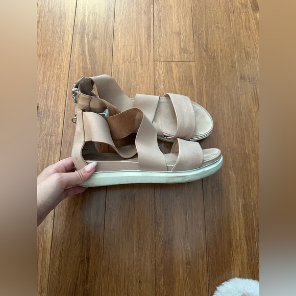 Wishbone Sandals - Picture 2 of 5